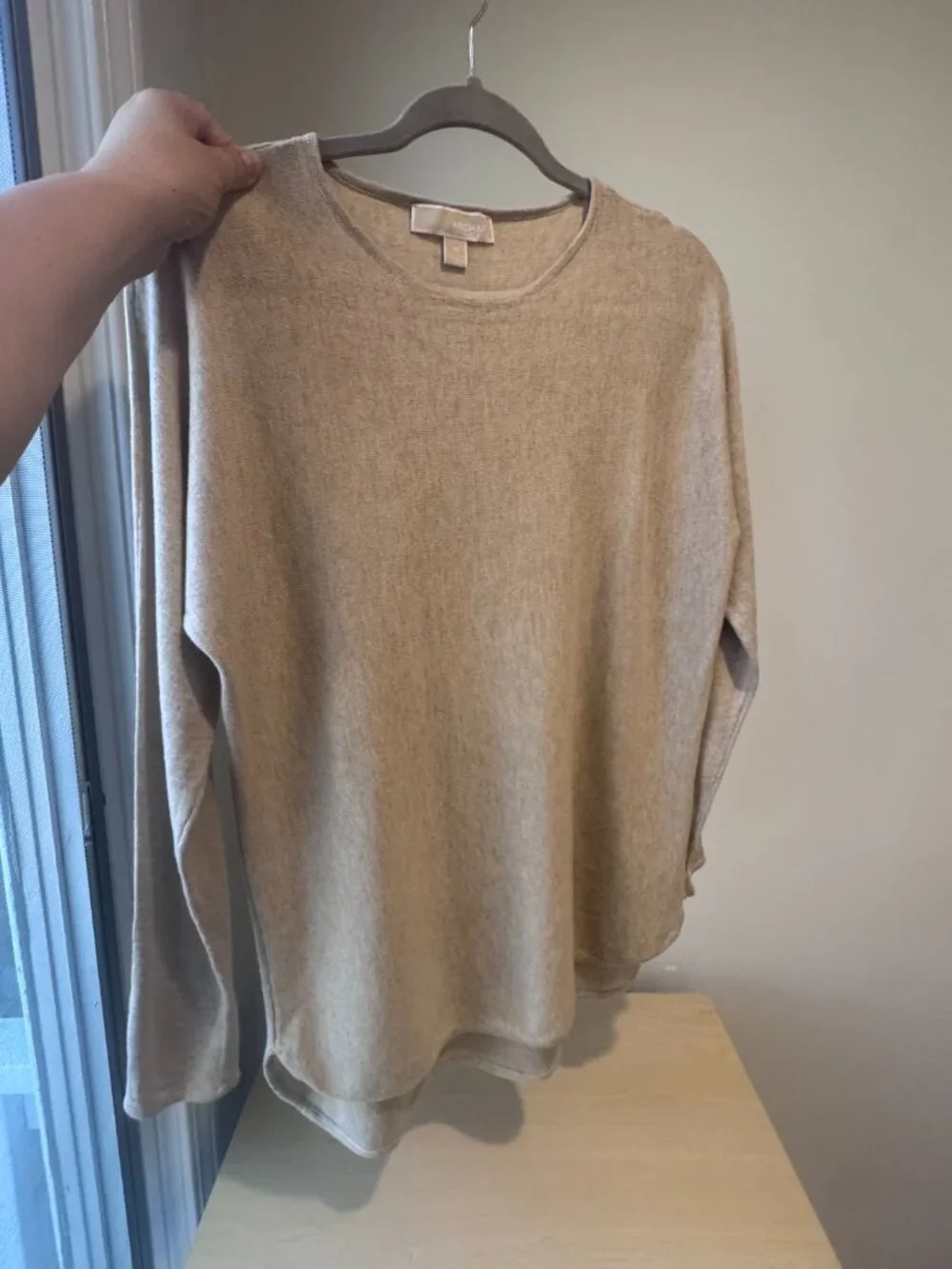 Michael Kors Lightweight Crewneck Sweater – Size M – Gold Logo 🔥